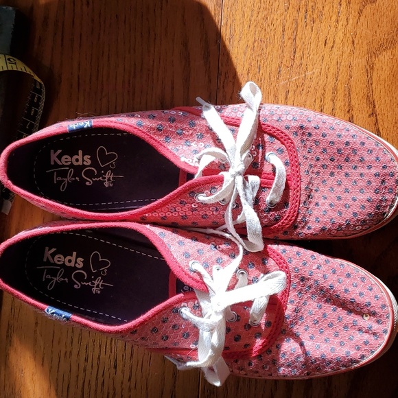 Red sequined Keds tennis shoes signature Taylor Swift. Size 7 1/2 slightly worn! - Picture 2 of 4